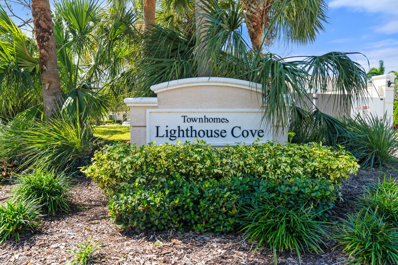 Lighthouse Cove at Heritage Harbour
